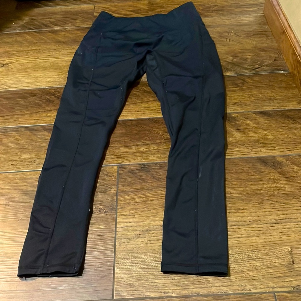 black leggings/yoga pants